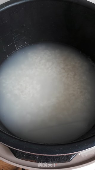 皮蛋芥菜瘦肉粥的做法步骤：1