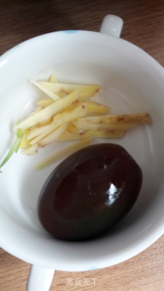 皮蛋芥菜瘦肉粥的做法步骤：4