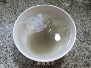 粉皮毛豆肉煮腊鸭腿的做法步骤：2