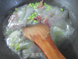 粉皮毛豆肉煮腊鸭腿的做法步骤：5