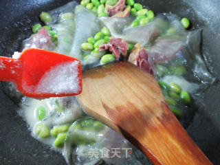粉皮毛豆肉煮腊鸭腿的做法步骤：6