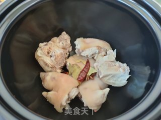 板栗烧猪蹄的做法步骤：7