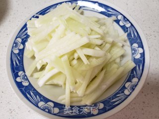 白萝卜炒粉条的做法步骤：1