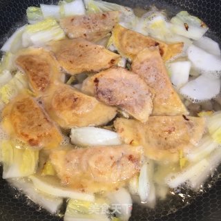 娃娃菜萝卜炖蛋饺的做法步骤：7