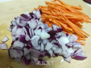 肉丝蔬菜炒饼的做法步骤：2