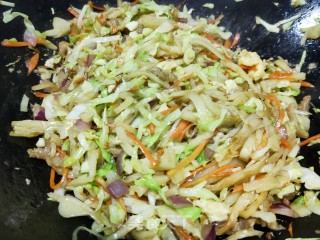 肉丝蔬菜炒饼的做法步骤：16