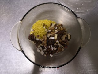 核桃豆浆的做法步骤：1