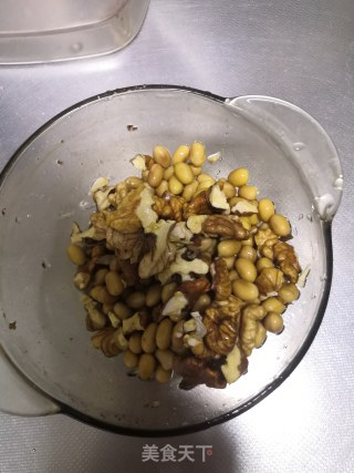 核桃豆浆的做法步骤：3