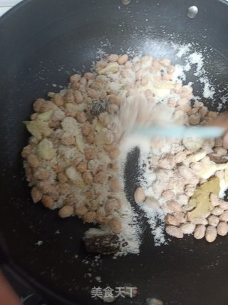 蒜香花生米的做法步骤：11