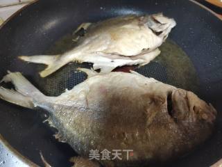 红烧鲳鱼的做法步骤：2