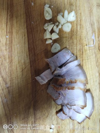 五花肉烧萝卜粉丝汤的做法步骤：4