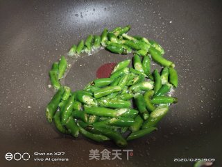 牛肉炒尖椒的做法步骤：5