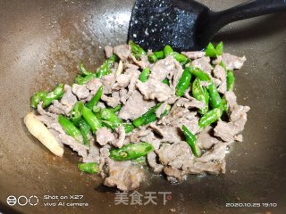 牛肉炒尖椒的做法步骤：8