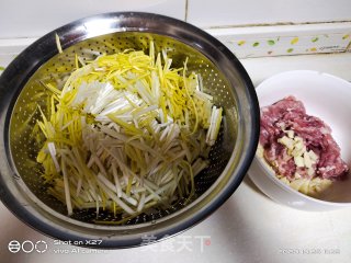 肉末炒蒜黄的做法步骤：1