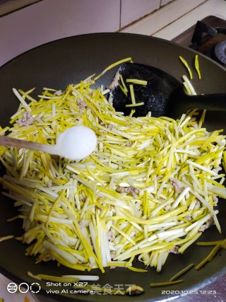 肉末炒蒜黄的做法步骤：4