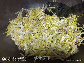 肉末炒蒜黄的做法步骤：5