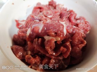 牛肉炒白芸豆的做法步骤：2