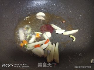 红烧秋刀鱼的做法步骤：4