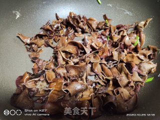 木耳炒鸡蛋的做法步骤：5