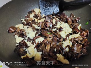 木耳炒鸡蛋的做法步骤：6