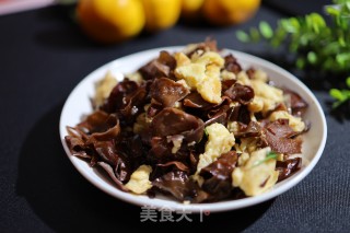 木耳炒鸡蛋的做法步骤：9