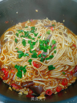 香辣肉末茄子焖面的做法步骤：16
