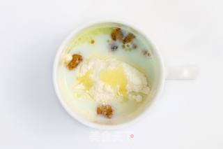 用微波炉90秒做出好又美又好吃的杯子蛋糕的做法步骤：2