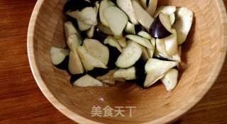 红烧茄子，家常下饭菜的做法步骤：1