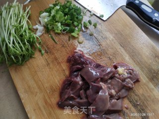 鸭杂河粉的做法步骤：5