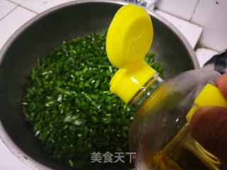 韭菜木耳鸡蛋饺子馅怎样做好吃的做法步骤：2
