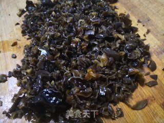 韭菜木耳鸡蛋饺子馅怎样做好吃的做法步骤：3