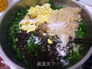 韭菜木耳鸡蛋饺子馅怎样做好吃的做法步骤：6