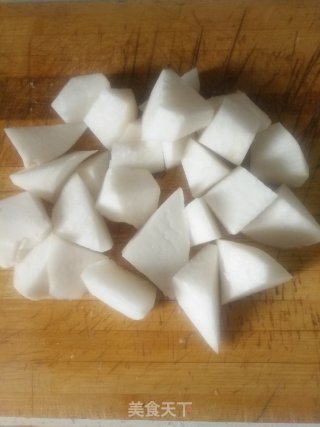 萝卜炖肉的做法步骤：1