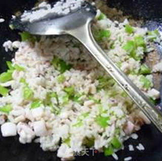青椒鱿鱼鸡蛋炒饭的做法步骤：10