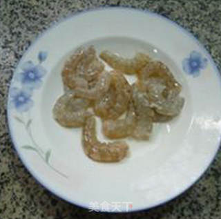 豆瓣酱虾仁炒饭的做法步骤：2