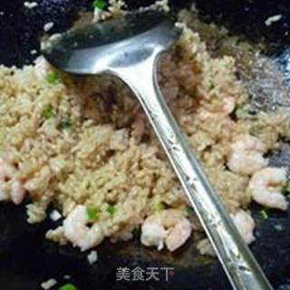 豆瓣酱虾仁炒饭的做法步骤：11