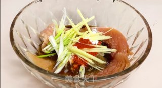 炸鸡排丨外酥里嫩，味道不输给KFC！！的做法步骤：2