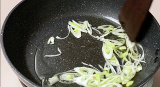 素炒茄丝丨软嫩爽口下饭养胃、美容护肤的做法步骤：5