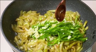 素炒茄丝丨软嫩爽口下饭养胃、美容护肤的做法步骤：8