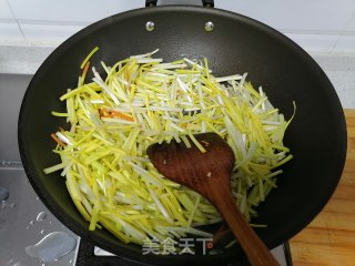 蒜黄炒肉丝的做法步骤：4