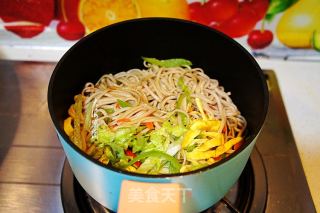 家常炒面条的做法步骤：13