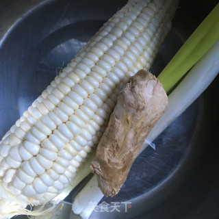 陈皮玉米炖鸡汤的做法步骤：1