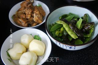 排骨炖豆角的做法步骤：1