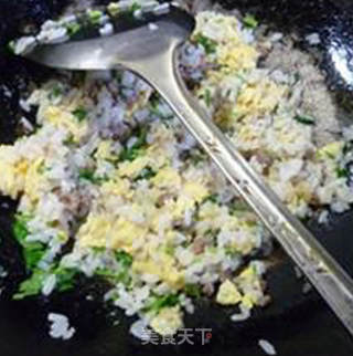 鸡蛋牛肉末炒饭的做法步骤：11