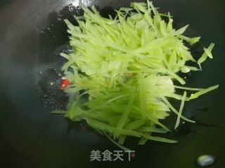 炒莴笋丝的做法步骤：2