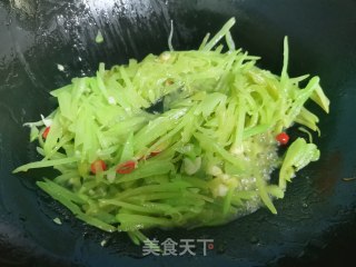 炒莴笋丝的做法步骤：4