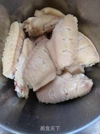 咖喱鸡翅的做法步骤：1