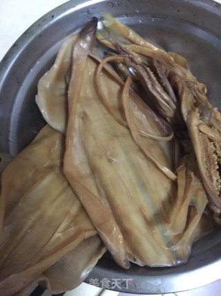 鱿鱼腊肠饭的做法步骤：1