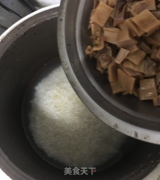 鱿鱼腊肠饭的做法步骤：3