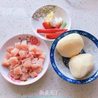 咖喱鸡肉炖土豆的做法步骤：1